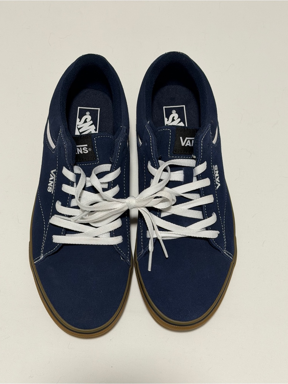 Vans Seldan Men’s 10 Low-Top Sneakers in Navy with White Laces and Gum Sole NWOT